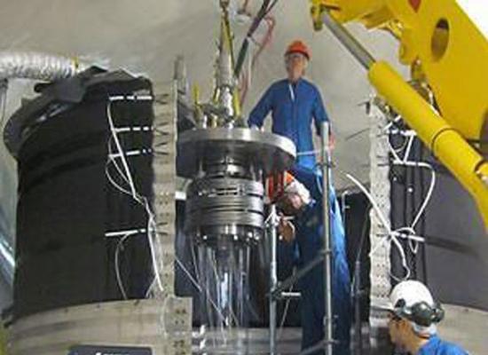 美国物理学家设计新型气泡室暗物质探测器，并获得第一批数据。