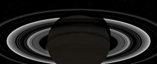 卡西尼飞船拍摄照片时的土星-地球相对位置示意图。