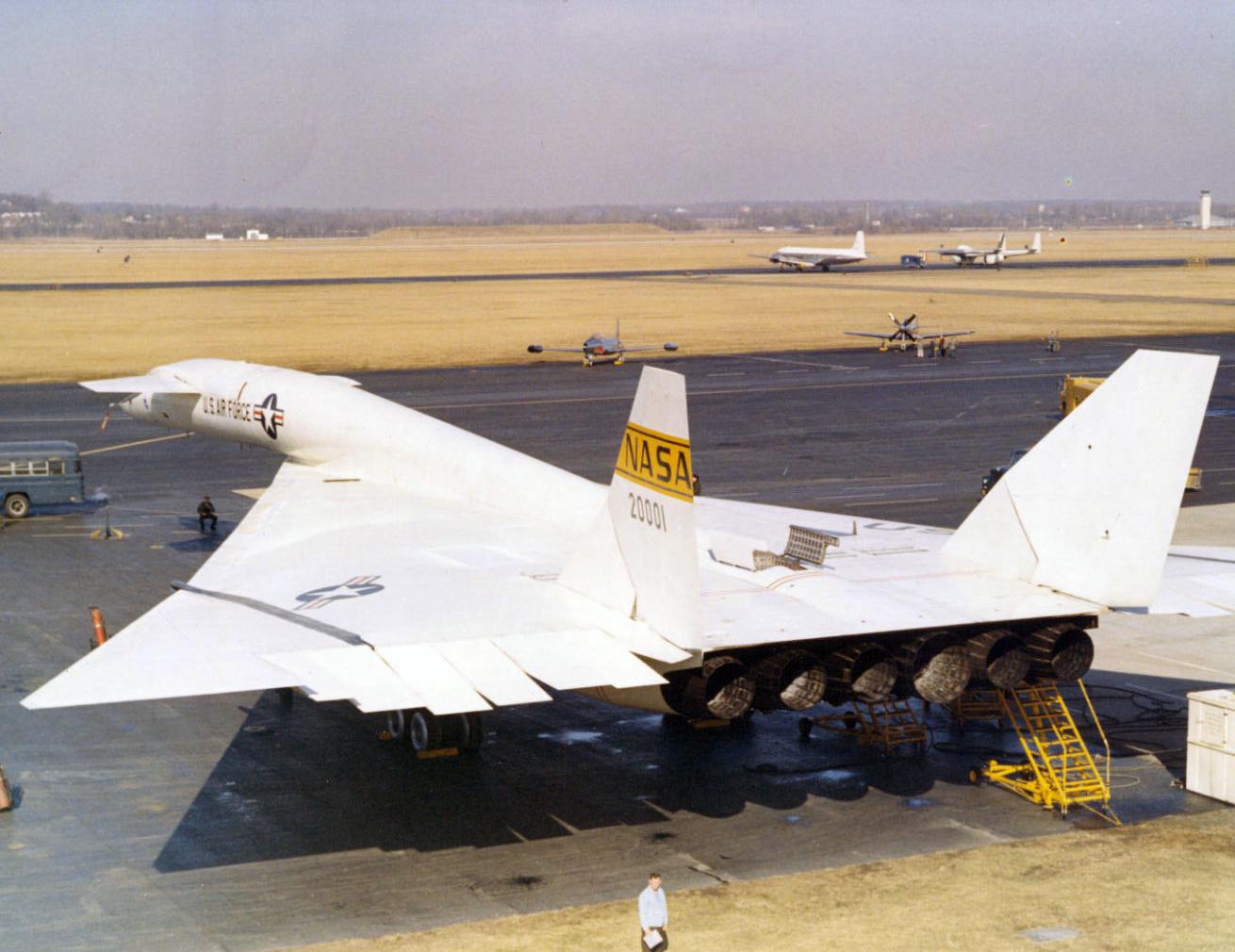 仅存一架的美国巨型超音速战略核轰炸机XB-70“瓦尔基里