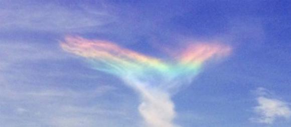 火彩虹是一种发生在大气层中罕见的自然现象