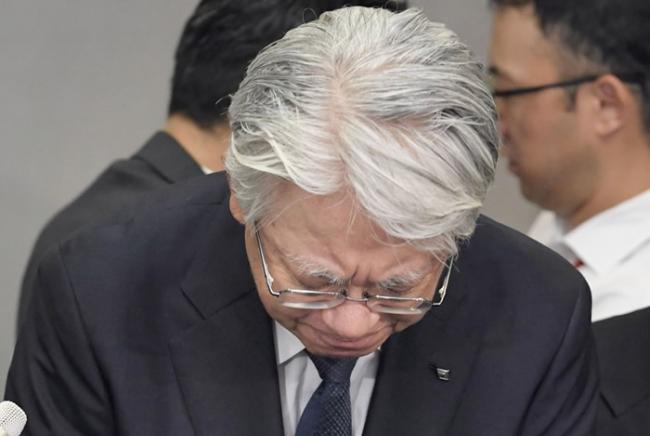 神户制钢社长川崎博也就事件致歉。