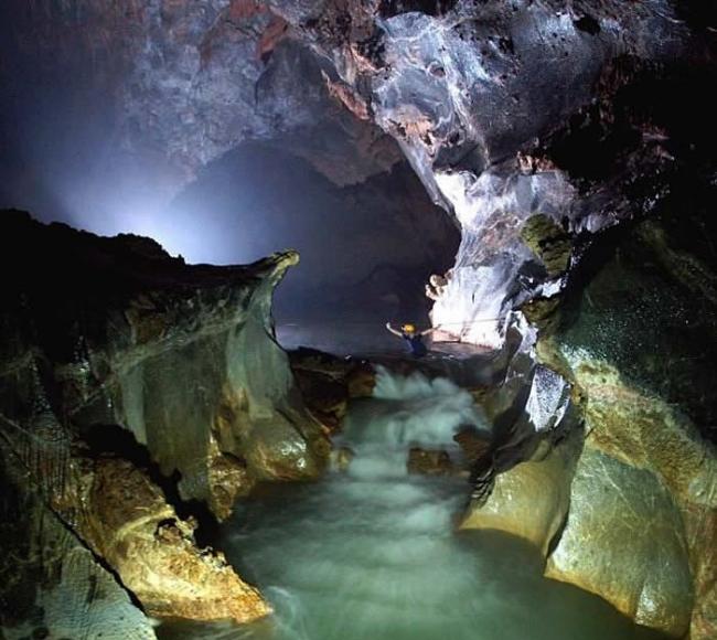 世界最大洞穴越南“山水洞”（韩松洞）可塞下40层高楼和容纳整个纽约市