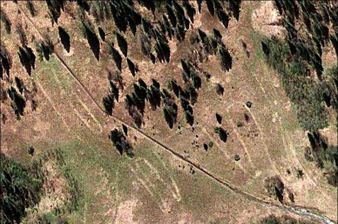没有人知道远古人类为什么建造这个巨大的地质印痕，它延伸大约275米，考古学家认为，它可能是用于祭拜天神、标识地点或者是吸引外星人注意。