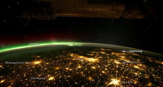 从国际空间站看地球城市灯光，我们能否探测到外星人星球的城市灯光？