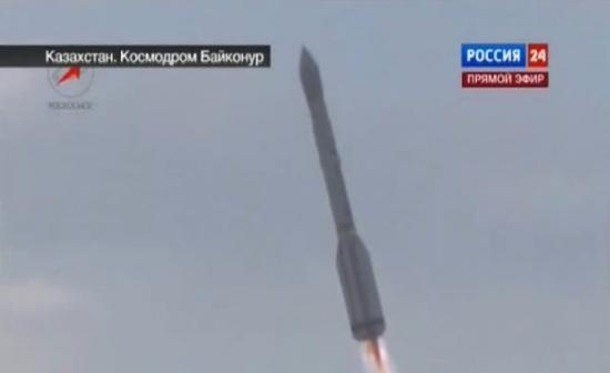 俄罗斯质子-M运载火箭在点火升空后发生偏转并爆炸解体