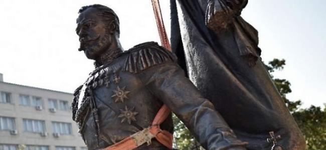 沙皇尼古拉二世的雕像
