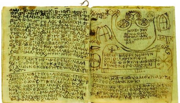 图中所示的是1300年前的手抄本，手抄本中提到了大量古埃及咒语，来自维也纳的一个古董商
