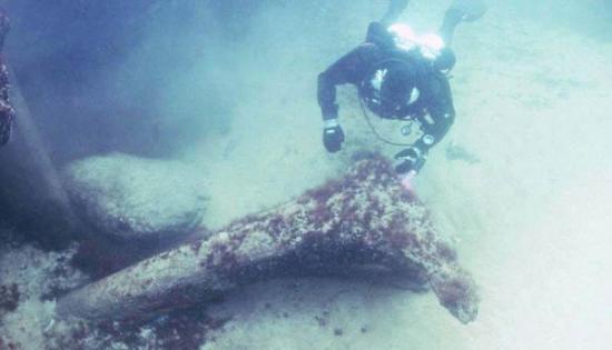 瑞典潜水者发现了深埋在波罗的海深处的罕见石器时代人工制品