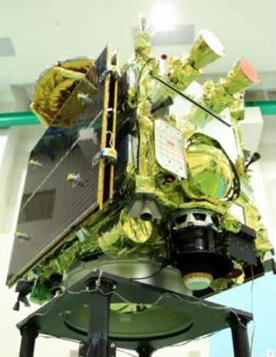 日本小行星探测器“隼鸟2”亮相