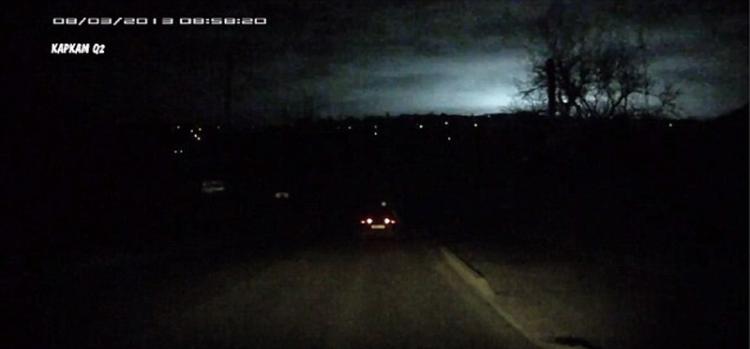 俄罗斯南部城市斯塔夫罗波尔夜间出现难以解释的蓝白相间神秘闪光
