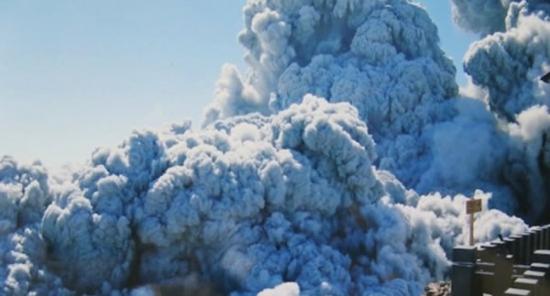 日本御岳山火山喷发 摄影师遇难前拍下火山爆炸场面