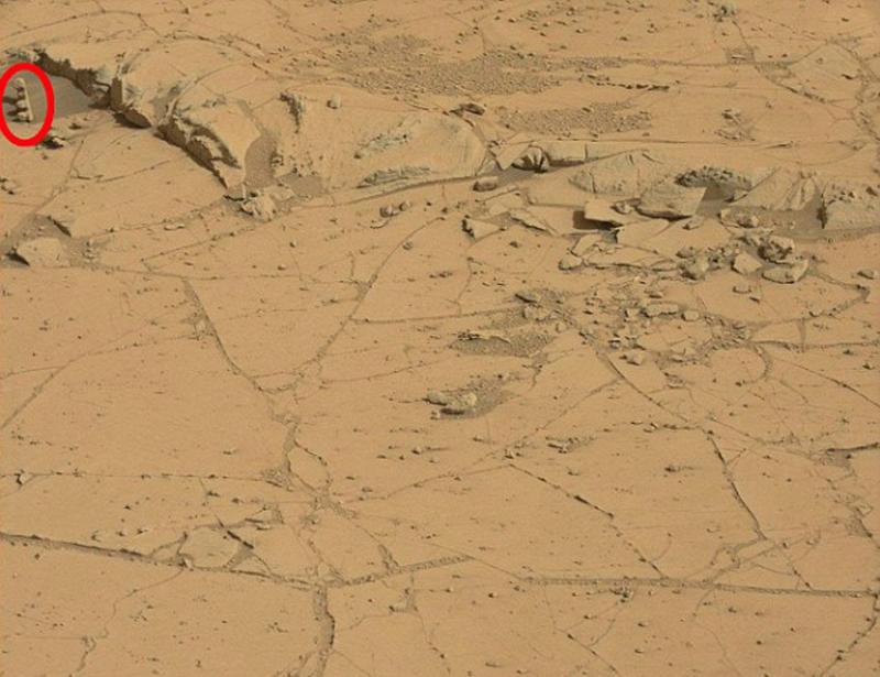 “好奇”号火星探测器在火星表面发现类似地球“交通灯”的岩石
