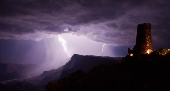 科罗拉多大峡谷上空的闪电