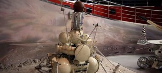 前苏联月球16号登月探测器模型，第一个具备返回能力的地外无人探测器。