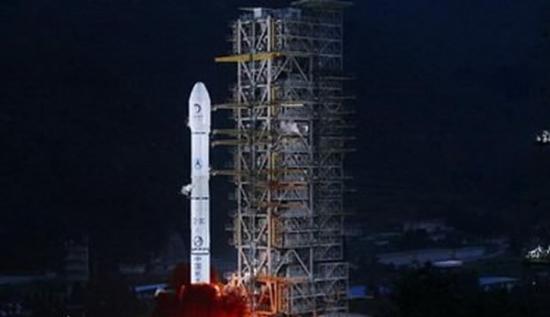 嫦娥一号于2007年10月24日发射，成功实现了中国首次月球环绕飞行，其成果获得欧美同行高度评价。