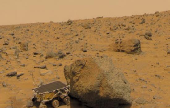正在火星考察的第一辆火星车――索杰纳
