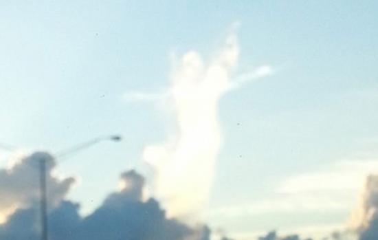 美国佛罗里达州天空的“天使云”