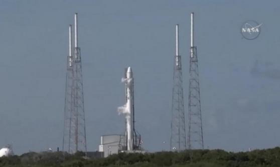 SpaceX周日尝试在美国佛罗里达州，发射火箭“猎鹰九号”。