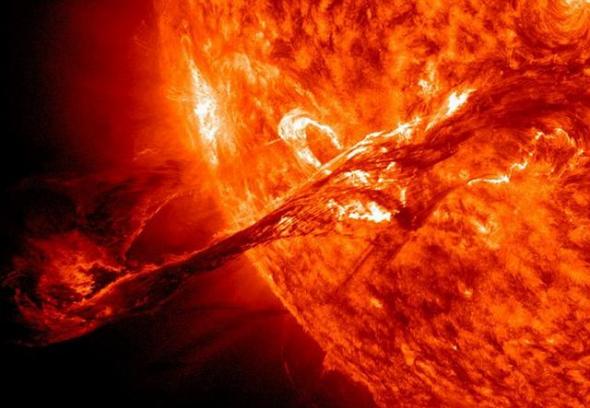 科学家发现太阳存在一个新的季节周期，每两年磁场能量带移动至太阳表面，形成太阳耀斑和日冕物质喷射。