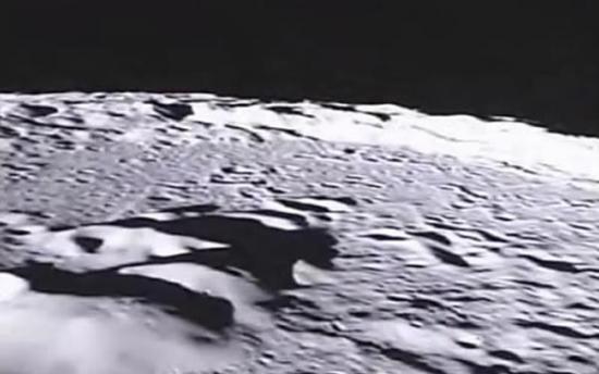 美国宇航局“埃布”探测器前置摄像头拍摄到的月球表面