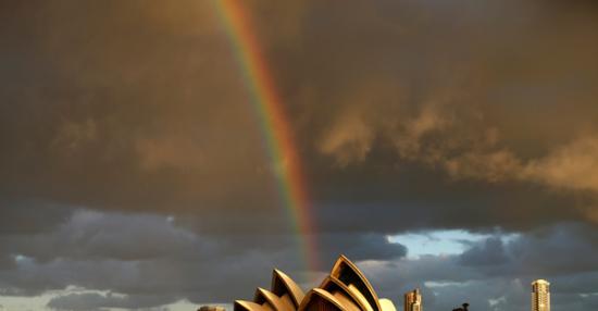 澳洲悉尼歌剧院上空现彩虹