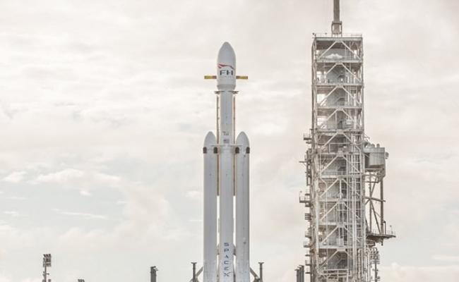 “猎鹰”重型运载火箭将升空 SpaceX公开发射台影像