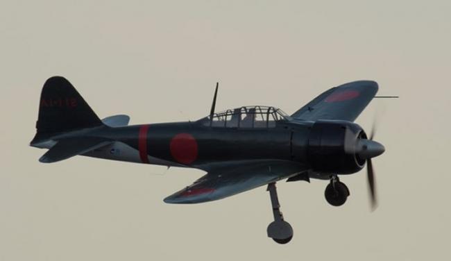 二战日军零式战斗机“千叶红牛飞行大赛2017”重回日本东京湾上空展翅翱翔