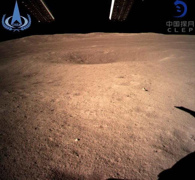 人类首次：中国嫦娥四号探测器成功登陆月球背面