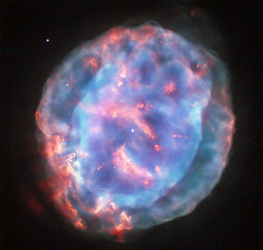 美国宇航局发布行星状星云NGC 6818照片