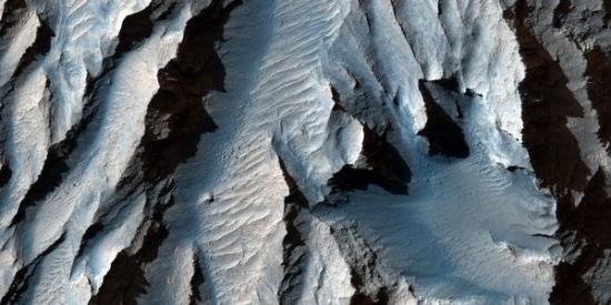 火星“提托努利林峡谷”（Tithonium Chasma）