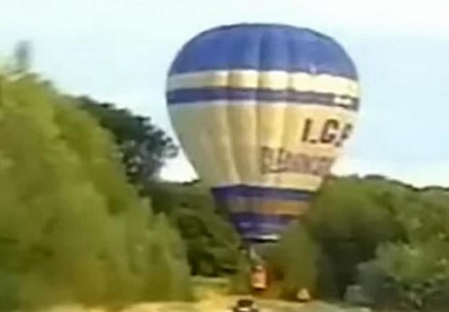 英国莱斯特郡热气球公路硬着陆 司机转弯闪避