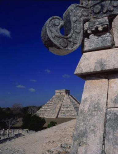玛雅统治者委任建造纪念物以记录重大事件。