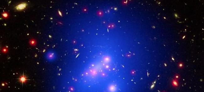 天文学家测得庞大年轻星系团IDCS J1426.5+3508的质量为500万亿倍太阳质量