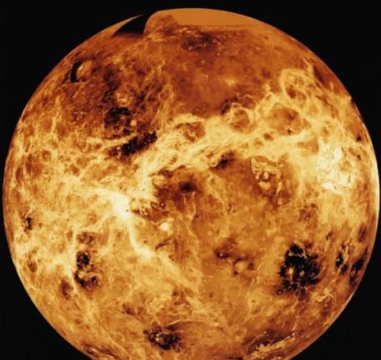 尽管金星拥有诸多与地球相似的物理和地质性质，但是其环境中的高温让人无法忍受，在金星表面连铅都会熔化