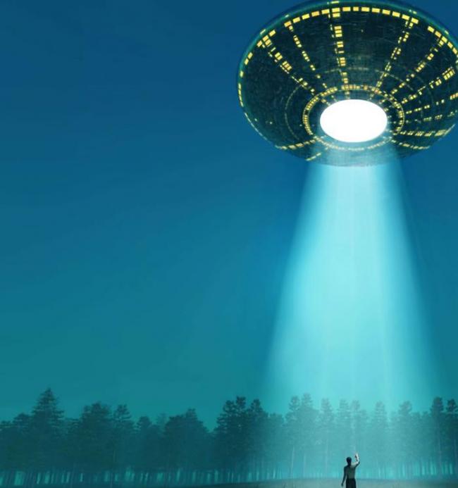 英国前国防部专家最新披露上世纪80年代英国萨福克郡森林曾有外星人登陆，他描述有两位目击者看到UFO着陆过程，其中一位回忆称，他看到一个金属飞行器以令人难以置信的