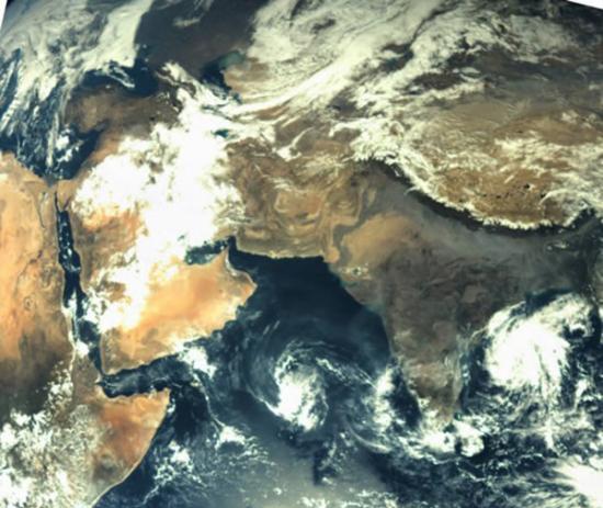 印度首颗火星探测器发回地球照片