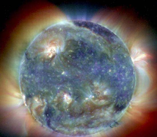 SOHO(太阳及日光层观测卫星)拍摄的《艺术的太阳》(The sun as Art)系列照片