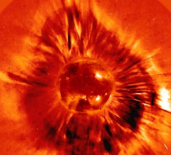SOHO(太阳及日光层观测卫星)拍摄的《艺术的太阳》(The sun as Art)系列照片