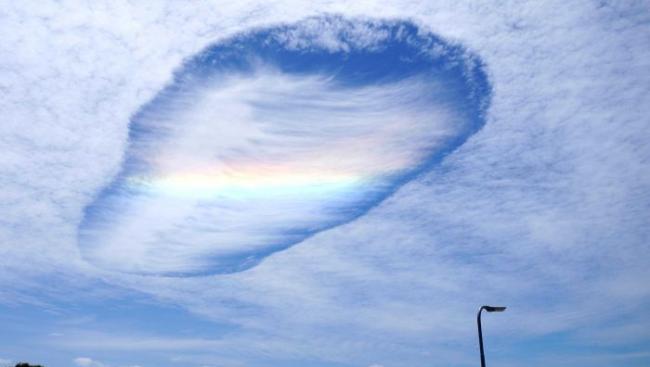 澳大利亚维多利亚东部的吉普斯兰岛出现“雨幡洞云”奇观