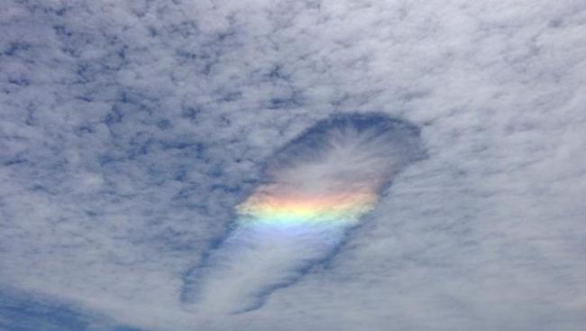 澳大利亚维多利亚东部的吉普斯兰岛出现“雨幡洞云”奇观