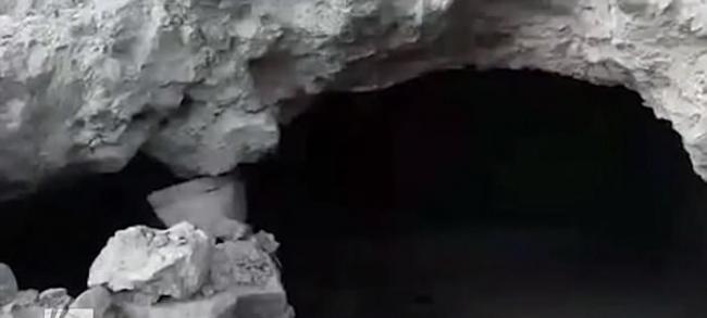 美军炸弹之母（GBU-43/B）轰炸阿富汗IS基地成废墟 秘密隧道留20具尸体