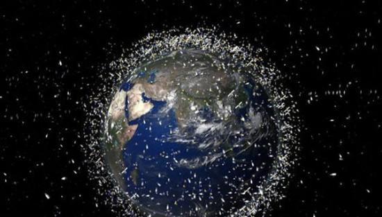 地球轨道大约有37万块太空垃圾，运行时速达到35405千米，可对载人太空飞船和成本昂贵的人造卫星造成损坏