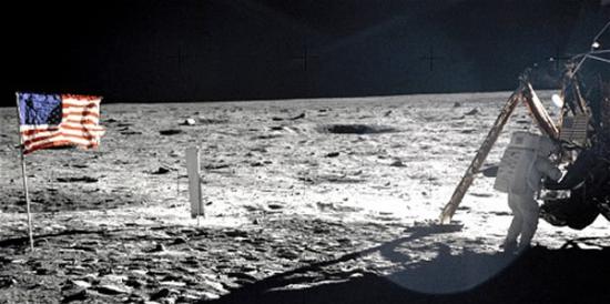 1969年，阿姆斯特朗登上月球。