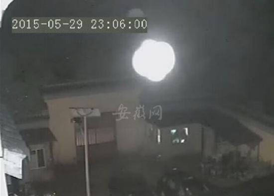 淮南八公山白塔寺内，监控摄像头深夜拍到不明飞行物(UFO)