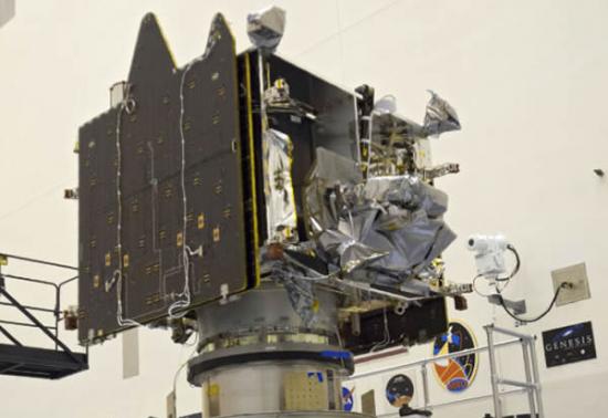 正在肯尼迪航天中心开展各项吊装测试的MAVEN探测器