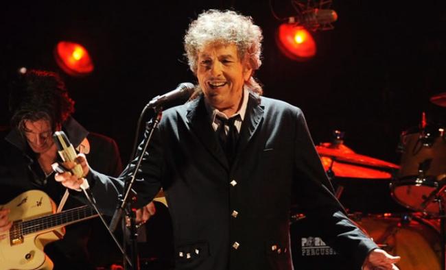 美国“摇滚民歌之父”卜戴伦（Bob Dylan）打破沉默接受诺贝尔文学奖