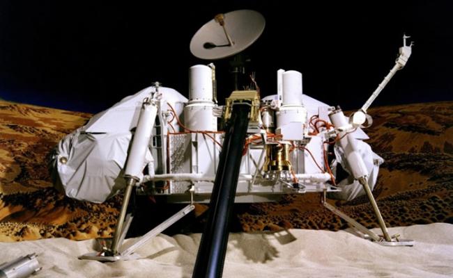 维京号（Viking Lander）是NASA首个登陆火星的探测器。