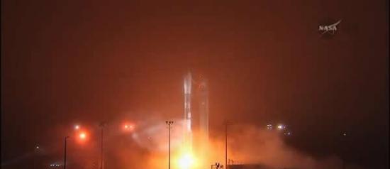 美国航天局“轨道碳观测者2号”卫星搭乘德尔塔―2型火箭发射升空