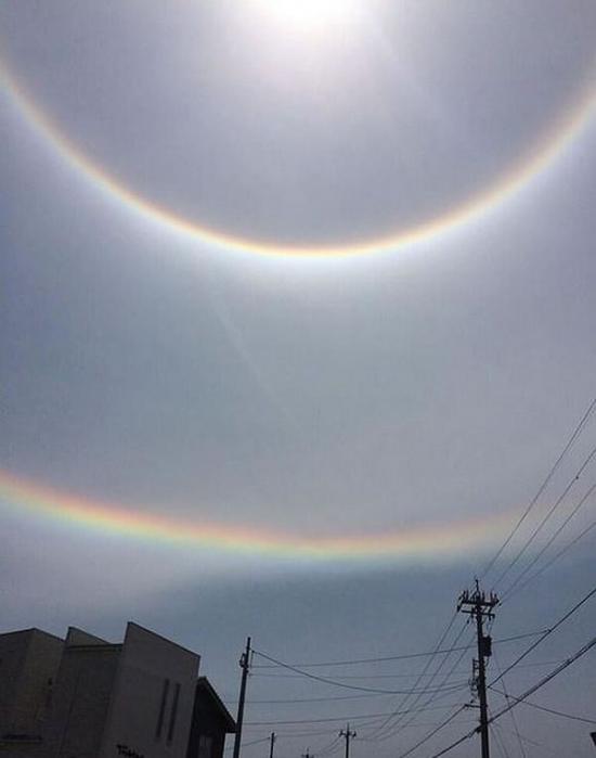 日本石川县上空惊现颠倒双重彩虹
