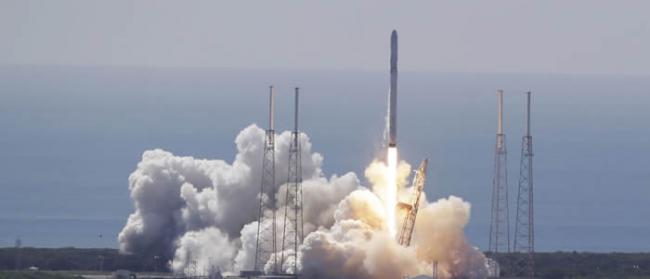 美国“猎鹰9”号运载火箭将于2月21日同时发射3颗航天器